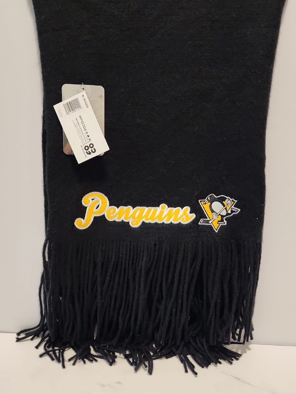 Pittsburgh Penguins Black Fringe Scarf with Team Script Brand New